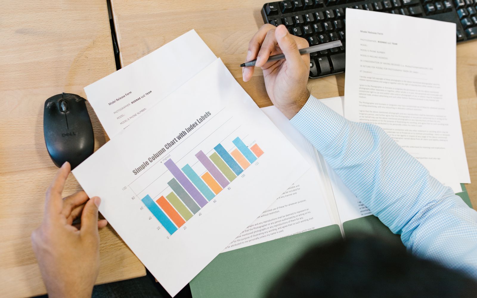 Revue d'un rapport de résultats illustré de graphiques